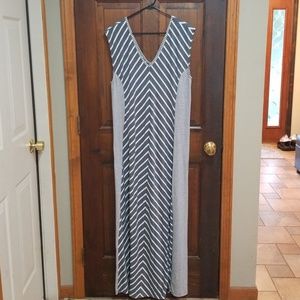Jessica Simpson Maternity Maxi Dress